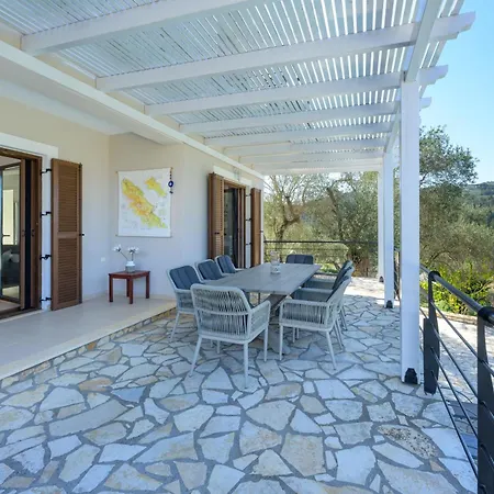 Bougarini Haven Family Rock Pool Oasis *