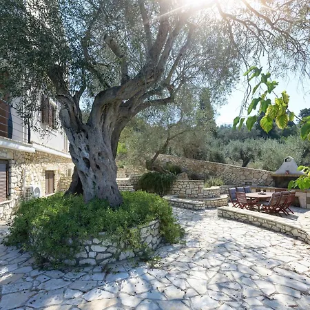 Bougarini Haven Family Rock Pool Oasis *