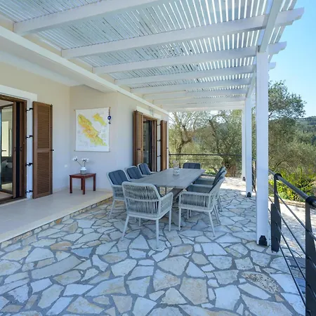 Bougarini Haven Family Rock Pool Oasis *
